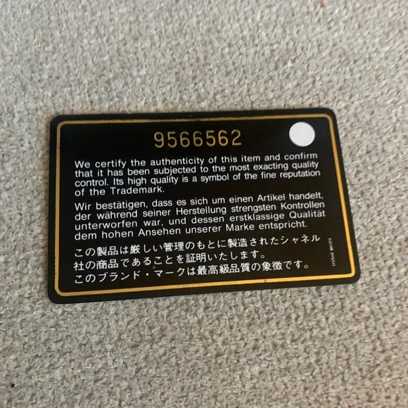 Pre owned light pink  Chanel zip wallet.  Great condition - Picture 4 of 11